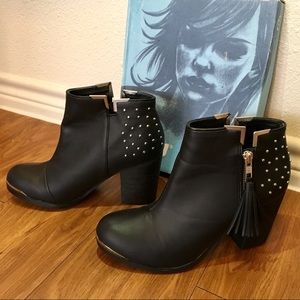 Tassel zip studded boots